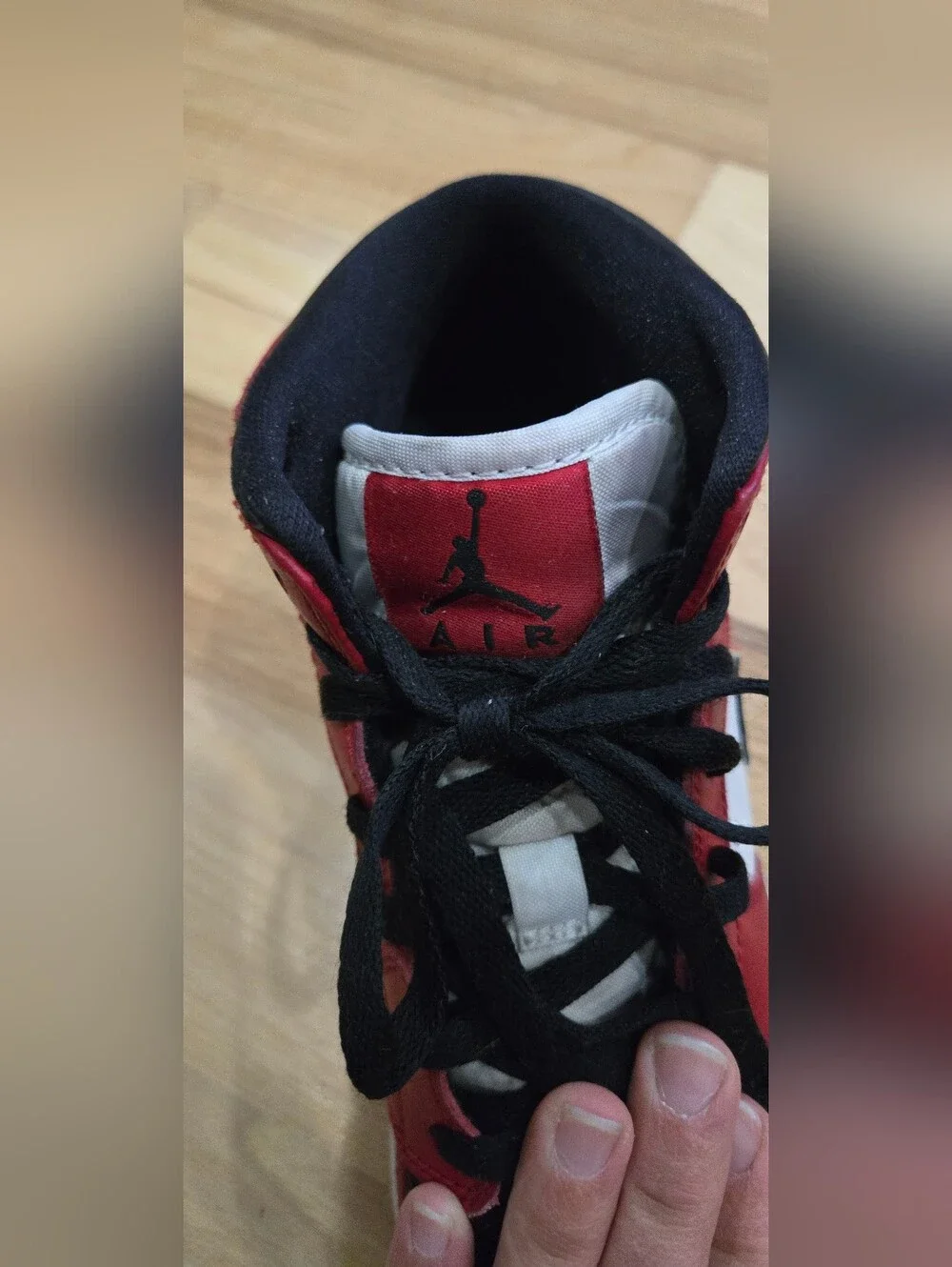 Jordan 1 Mid Chicago Black Toe High-Top Sneakers US 5.5